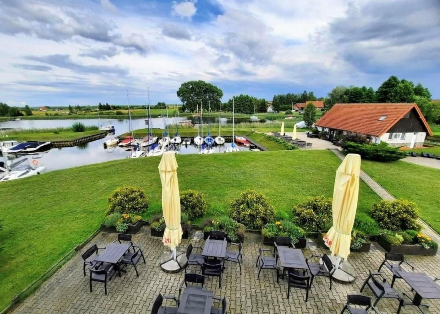 Marina Gorklo - Zurawi Kat Hotel ภายนอก รูปภาพ